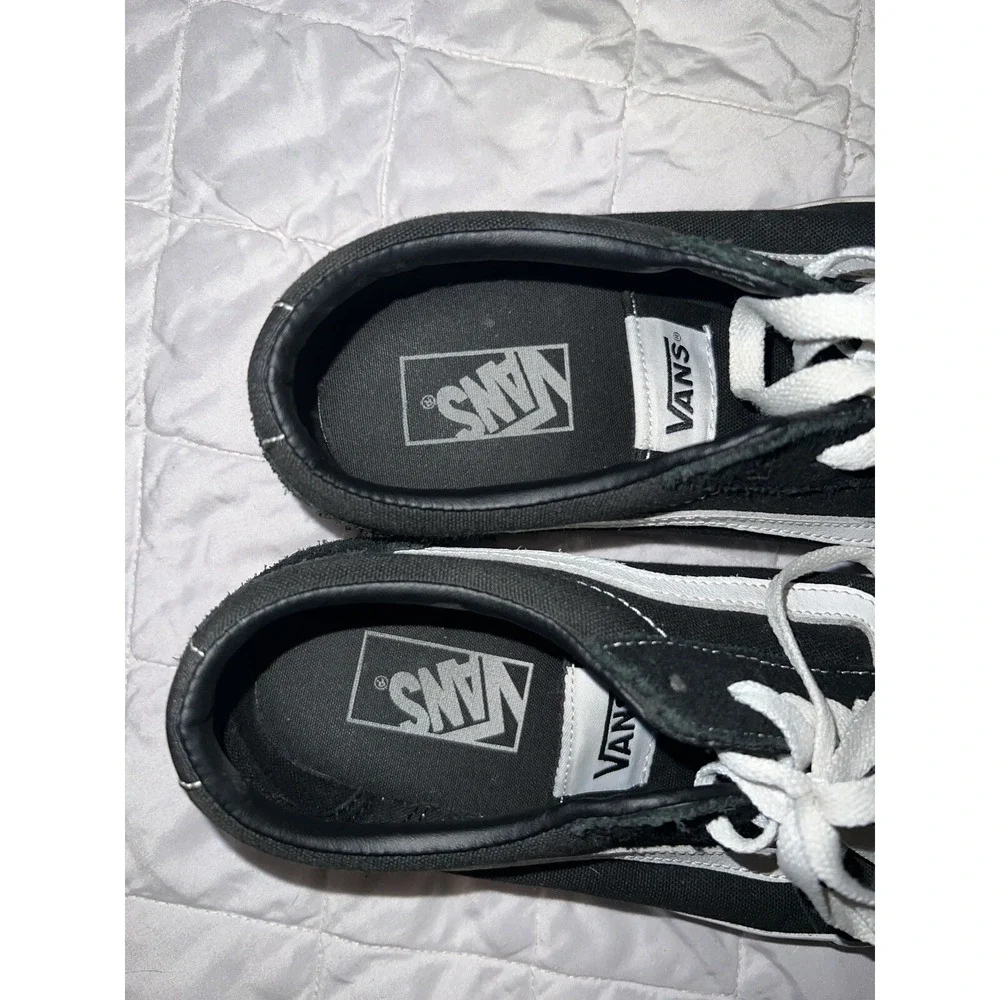 Van's Classic Low Top Men's Black/White Sneakers Size 7.5